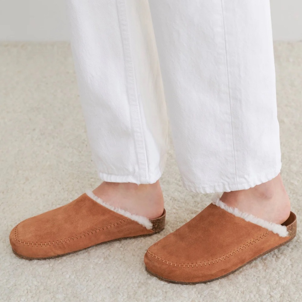 JENNI KAYNE Shearling Lined Moc Clogs Mules Tan